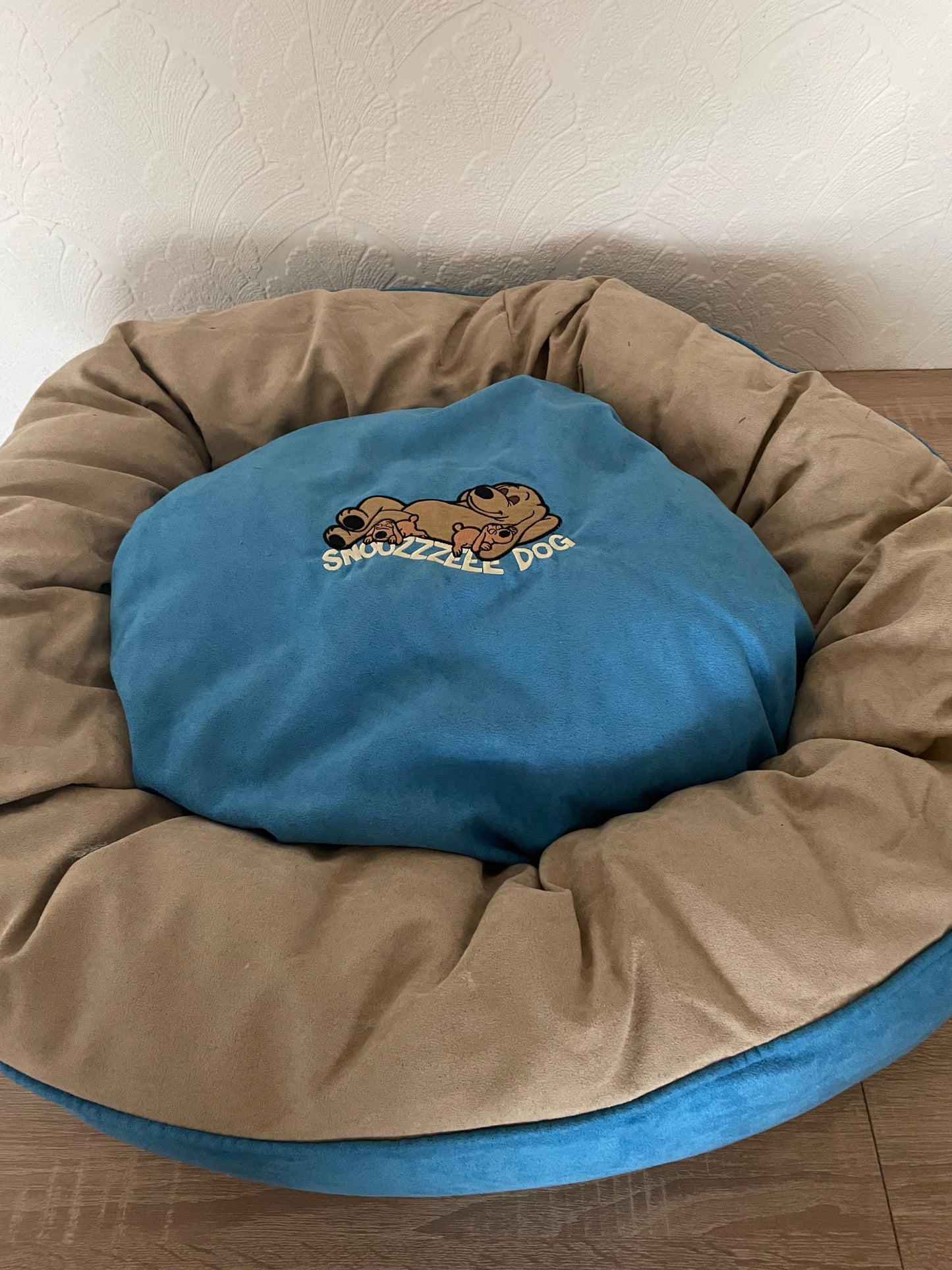Snoozzzeee Donut Dog Bed