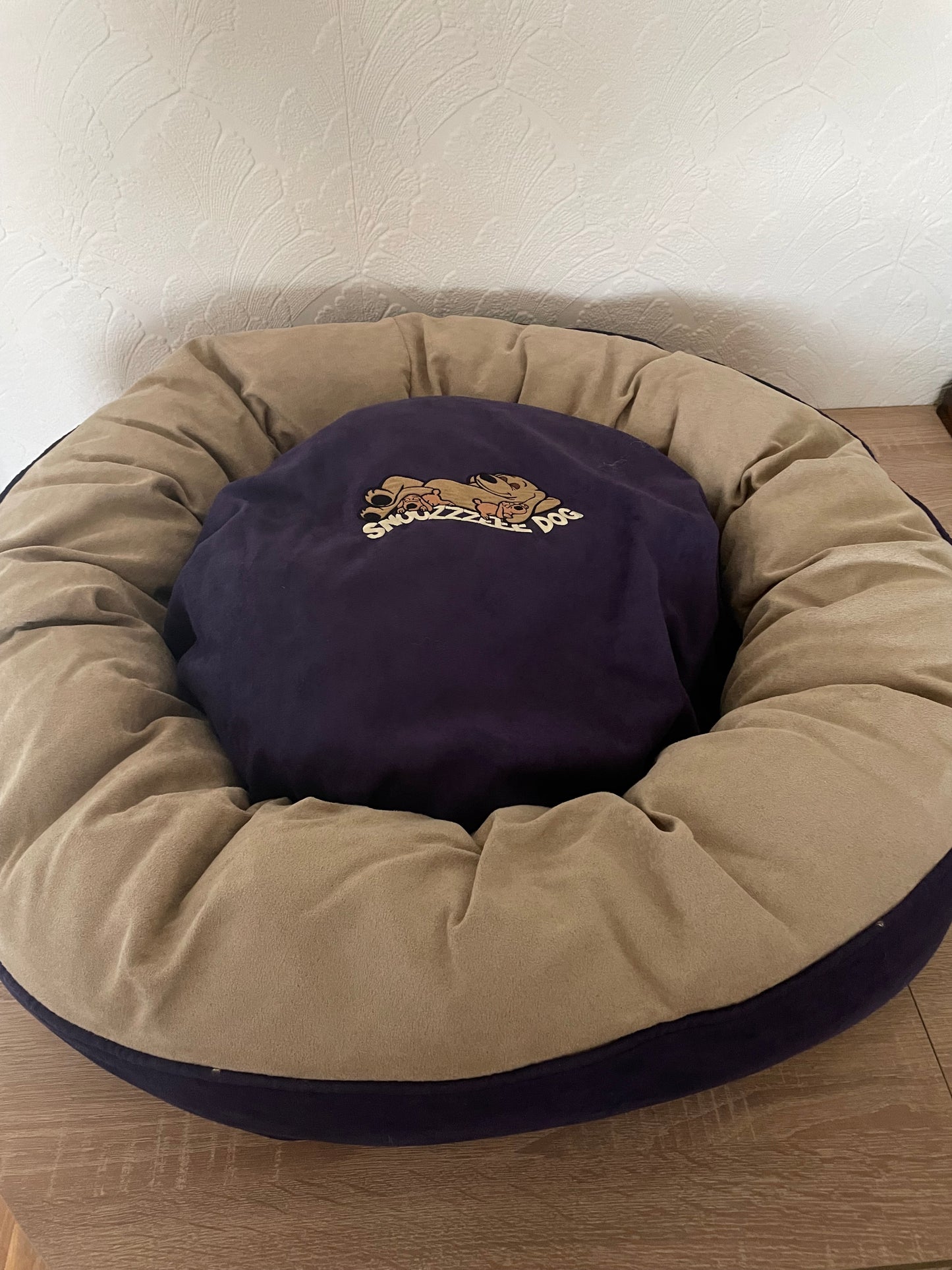 Snoozzzeee Donut Dog Bed