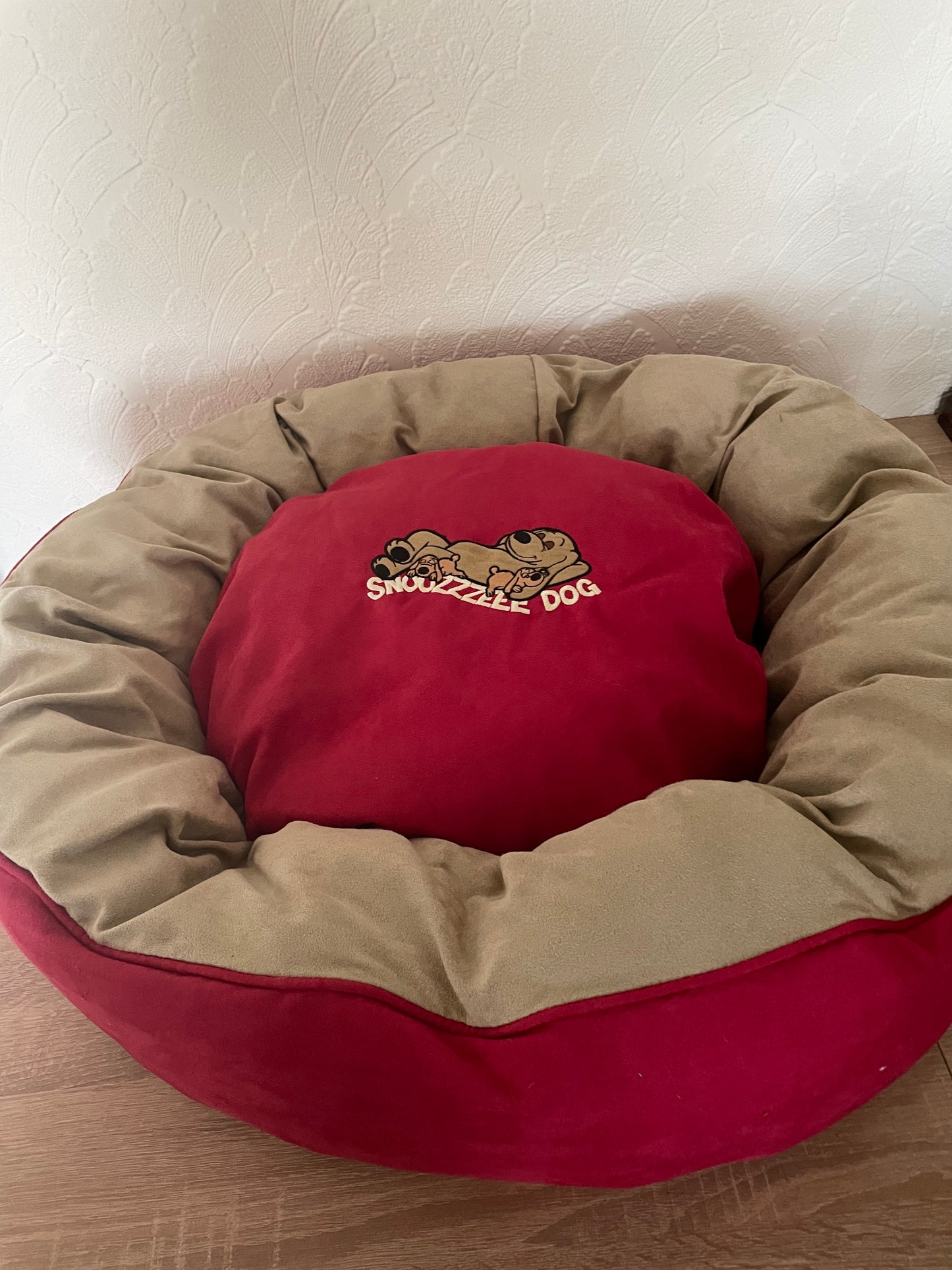 Snoozzzeee Donut Dog Bed